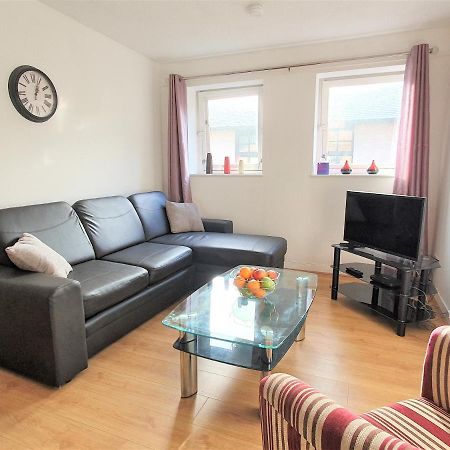 Modern One Bedroom Apt - City Centre & Freeparking Глазгоу Екстериор снимка