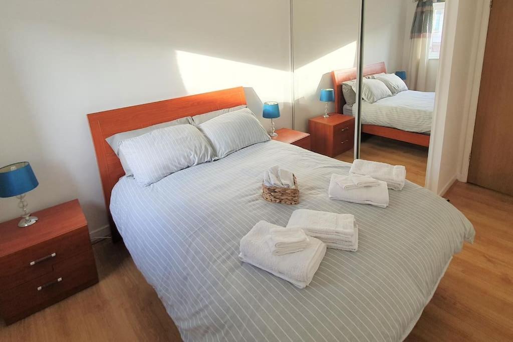 Modern One Bedroom Apt - City Centre & Freeparking Глазгоу Екстериор снимка