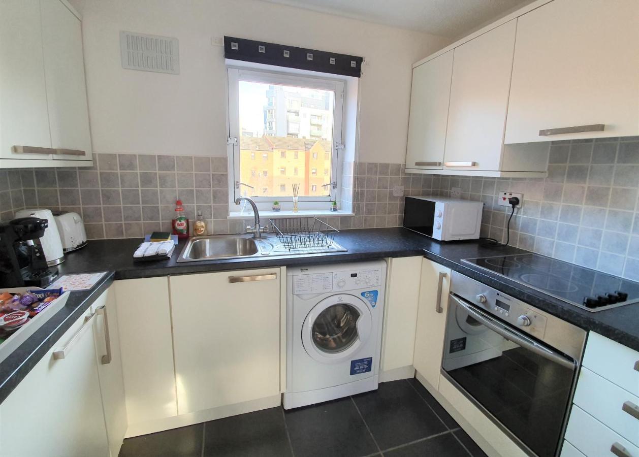 Modern One Bedroom Apt - City Centre & Freeparking Глазгоу Екстериор снимка